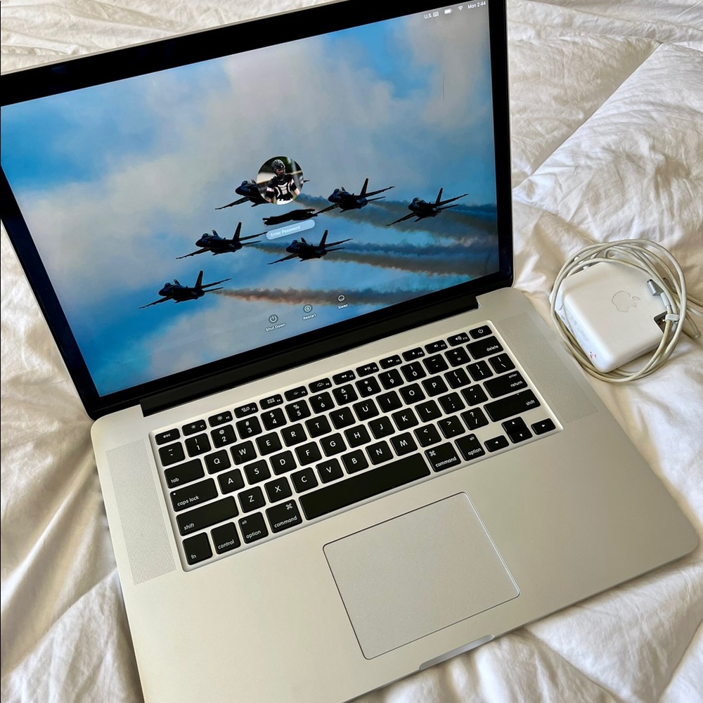 Apple MacBook Pro 15.5 computer